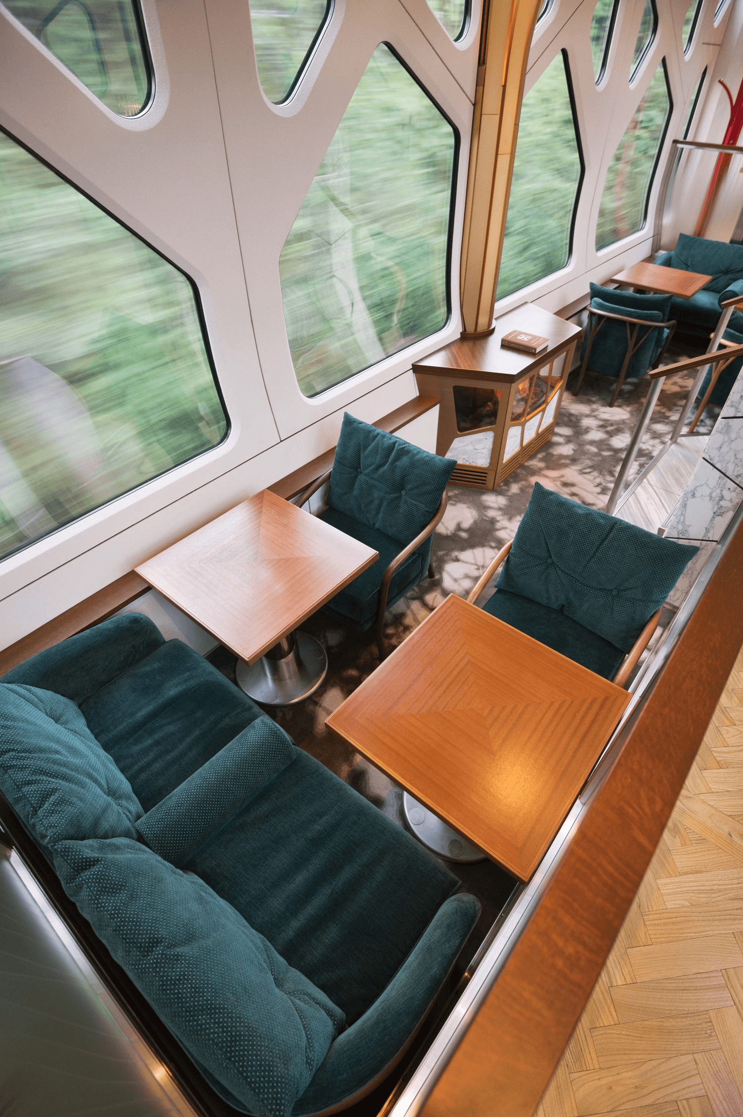 Lounge car Blue Moon